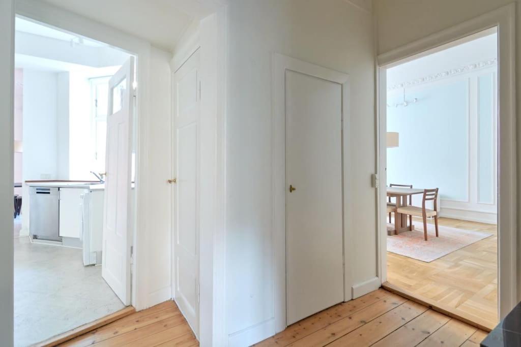 Moderen And Sleek 3Br With Bath By The Lakes And Metro 코펜하겐 외부 사진