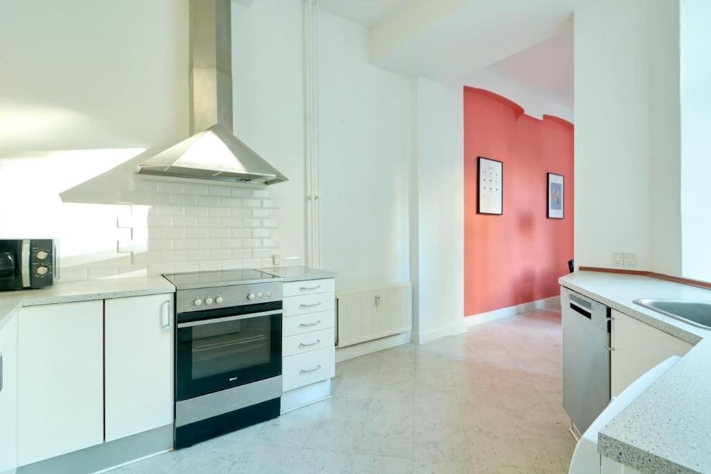 Moderen And Sleek 3Br With Bath By The Lakes And Metro 코펜하겐 외부 사진
