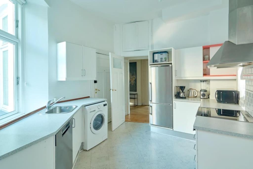 Moderen And Sleek 3Br With Bath By The Lakes And Metro 코펜하겐 외부 사진